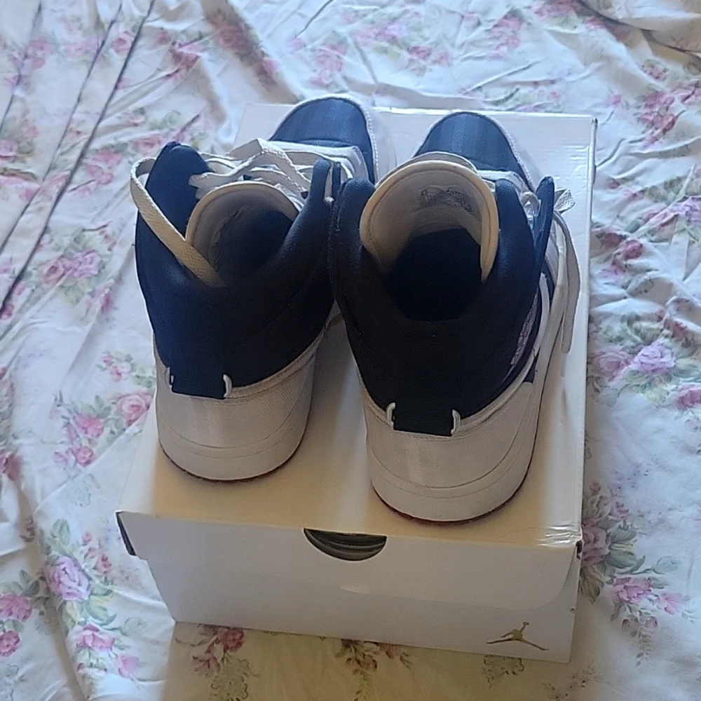 Jordan 1 Mid - Picture 4 of 5